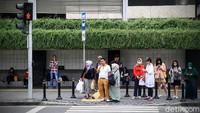 Tujuan social distancing tak hanya mencegah seseorang terpapar penyakit tapi juga menghindari pasien menularkan kepada orang lain.