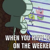  Ketika kamu masih harus bekerja dari rumah saat weekend, tetapi melihat teman-temanmu pergi bermain keluar Foto: meme work from home