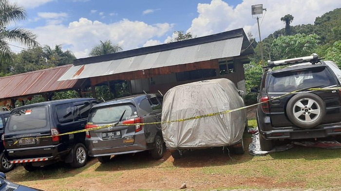 Gadai mobil.