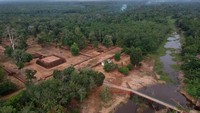 Begitu juga dengan lokasi wisata Candi Kedaton, yang terletak di Kawasan Percandian Muarajambi, Jambi, sudah ditutup sejak Selasa (17/3/2020). Foto: ANTARA FOTO/Wahdi Septiawan