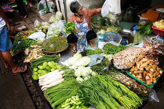 Terkait Virus Corona, Tips Aman Belanja di Pasar dan Selebgram Ancam Pelayan Resto