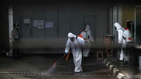 Semua sudut di gedung KPK disemprot disinfektan.