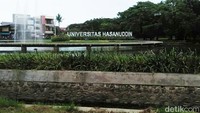 Kampus Unhas di Jl Perintis Kemerdekaan, benar-benar sepi dari aktivitas perkuliahan, Rabu (18/3) sore.
