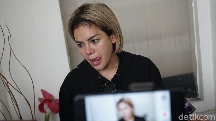 Nikita Mirzani saat ditemui di PN Jaksel.