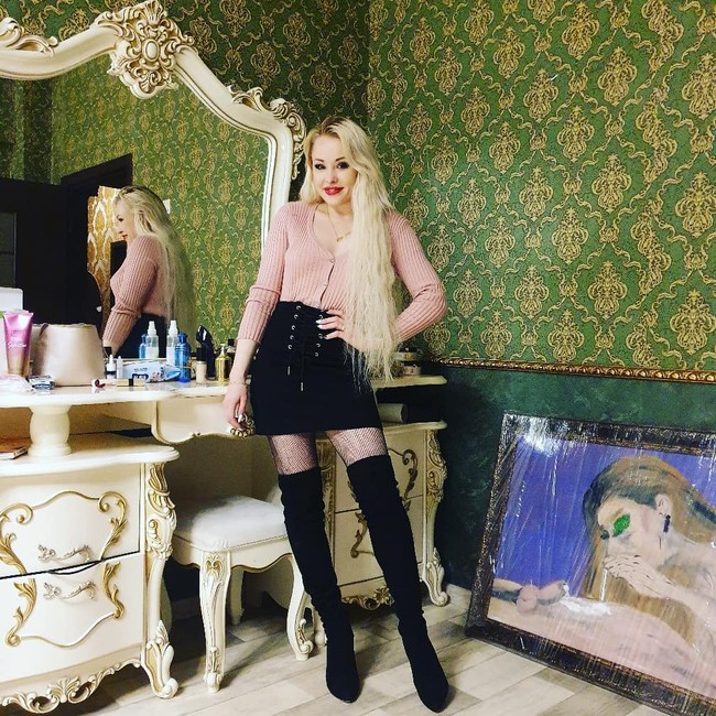 Saya bersedia berhubungan intim dengan semua orang yang membuat vaksin coronavirus yang membuat orang-orang menderita, ucapnya di Instagramnya.  Foto: Instagram