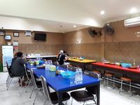 Coto Daeng Sirua: Nikmatnya Coto Makassar Kuah Putih Isi Daging hingga Paru