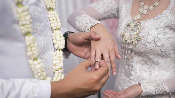Ilustrasi pasangan menikah. Foto: Getty Images/iStockphoto/ridzky setiaji Ilustrasi pasangan menikah. Foto: Getty Images/iStockphoto/ridzky setiaji
