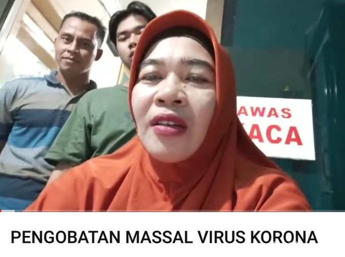 Praktik pengobatan Ningsih Tinampi ditutup sejak Rabu (18/3) untuk mencegah penyebaran virus corona. Kini ia membuka pengobatan massal virus corona lewat YouTube.