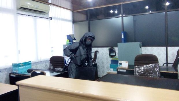 Cegah Virus Corona, Kantor Wali Kota Medan Disemprot Disinfektan