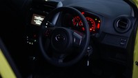 Kendati peluncuran tidak digelar secara terbuka, berbagai fitur baru yang sudah disematkan tak akan berkurang detikers. Dengan tampilan barunya, Daihatsu Ayla mulai dari Rp 101.650.000. Foto: Pool (Daihatsu Indonesia)