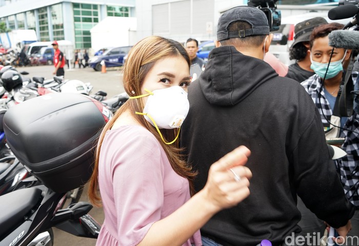 Ayu Ting Ting Ayu Ting Ting sata ditemui di studio Trans TV.