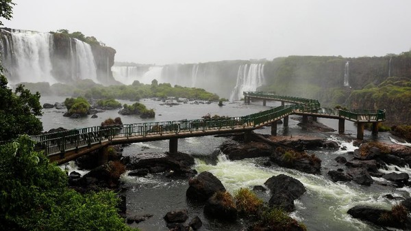 Iguazu Falls, Foz do Iguacu ada di posisi ketujuh (Foto: Kiko Sierich/Getty Images)