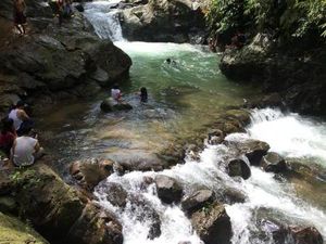 Segarnya Bermain Air di Curug Putri Kencana