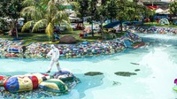 Operasi disinfeksi tersebut dilakukan menyeluruh di tiap sudut lokasi.