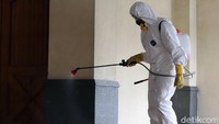 Penyemprotan dilakukan untuk mengantisipasi penyebaran virus Corona atau COVID-19.