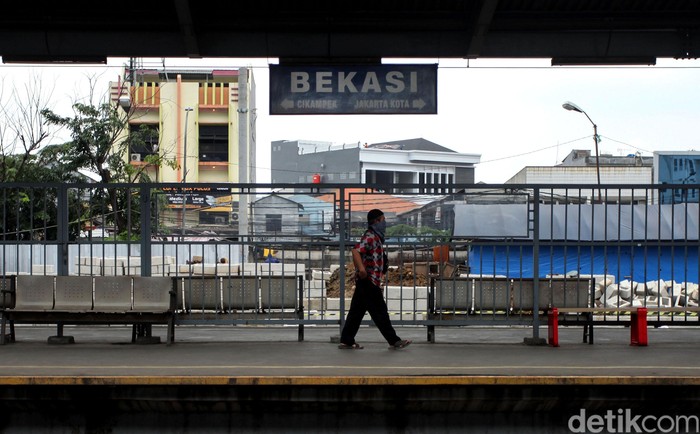 Wali Kota Bekasi Rahmat Effendi berencana melarang warga ke DKI Jakarta jika wabah virus Corona (COVID-19) di Ibu Kota terus meningkat.