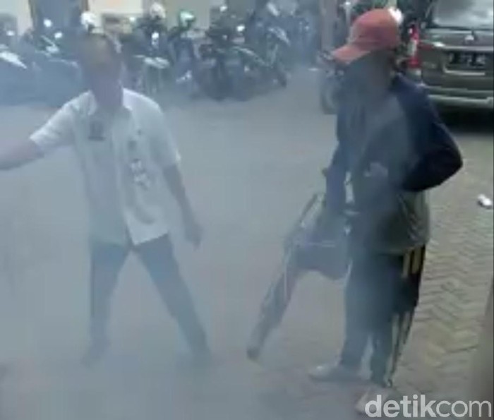 inkes Lakukan Fogging Disinfektan Fasilitas Umum
