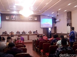 Camat Curhat Warga Cemas Usai 1 Pasien Positif Corona di Medan Meninggal