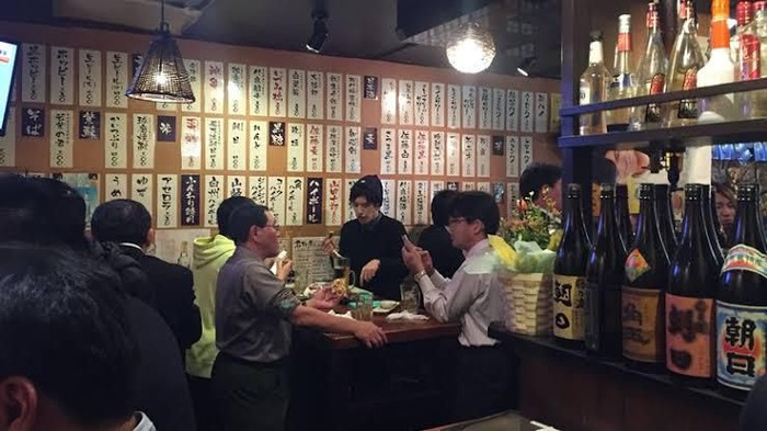 minum di bar