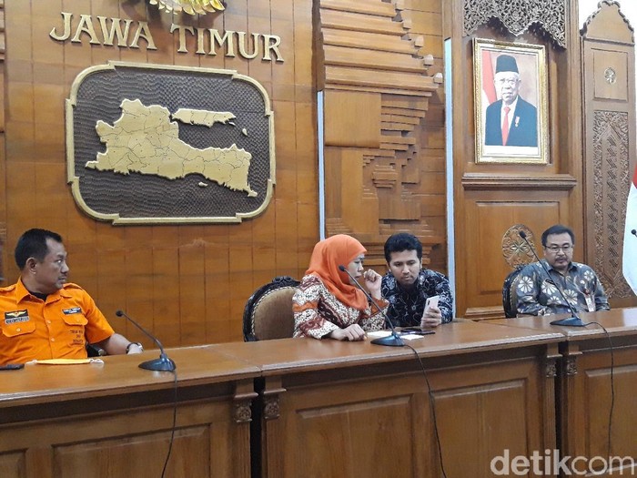 Gubernur Khofifah Indar Parawansa akhirnya membuka peta penyebaran pasien corona di Jawa Timur. Khofifah memaparkan data ini dalam bentuk grafik saat jumpa pers.