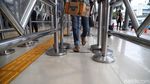 Begini Penerapan Social Distancing di Stasiun Senen