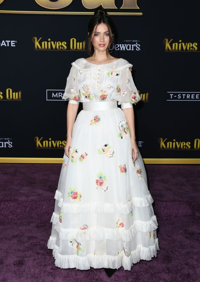 Ana de Armas merupakan aktris kelahiran Havana, Kuba. Ia memulai karier akting sejak 2006. Foto: Getty Images,/Jon Kopaloff