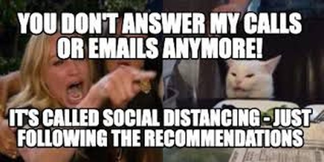 Ekspresi kamu ketika ada yang memarahi saat dirimu tak menjawab telepon dan email, padahal kamu telah melakukan rekomendasi pemerintah untuk melakukan social distancing. Foto: Istimewa