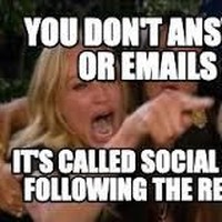 Ekspresi kamu ketika ada yang memarahi saat dirimu tak menjawab telepon dan email, padahal kamu telah melakukan rekomendasi pemerintah untuk melakukan social distancing. Foto: Istimewa