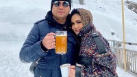 Krisdayanti dan Raul Lemos tetap liburan ke Swiss meski Covid-19 tengah mengintai. Mereka memiliki banyak agenda seperti ke Zurich dan resor ski Titlis. Foto: Instagram