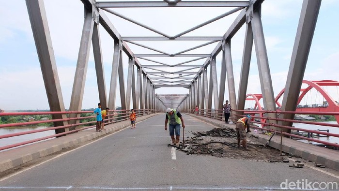Perbaikan Jembatan Musi II di Palembang, Sumatera Selatan (Raja Adil/detikcom)
