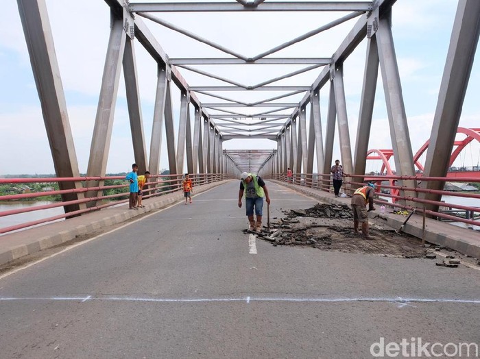 Perbaikan Jembatan Musi II di Palembang, Sumatera Selatan (Raja Adil/detikcom)
