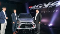 Toyota Agya mendapatkan serangkaian pembaruan, terutama di sektor eksterior dan interiornya. Kini, Toyota Agya dibanderol mulai Rp 143.800.000 sampai Rp 169.290.000. Foto: Pool (Toyota)