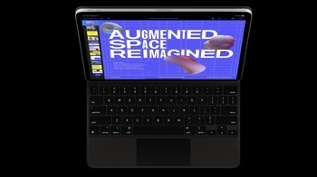 Selain itu punya backlight. Foto: Apple