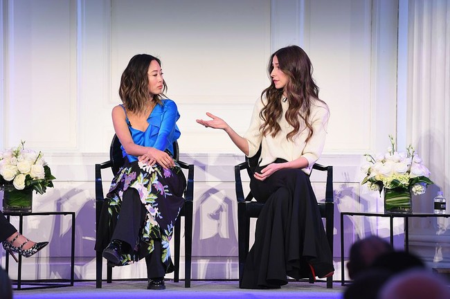 Selain sebagai influencer, Arielle Charnas punya usaha di bidang mode. Kiprahnya sebagai seorang wirausahawati membuat dia sering diundang sebagai pembicara untuk berbagi pengalaman. (Foto: Getty Images)