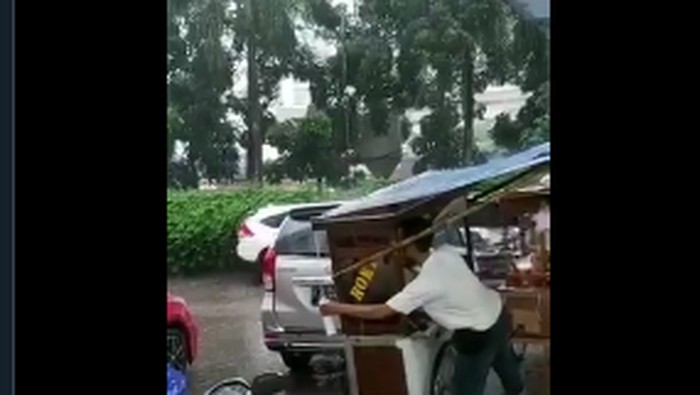 penjual makanan jorok penjual makanan jorok (siomay dan gorengan)
