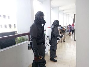 Cegah Virus Corona, Kantor Wali Kota Medan Disemprot Disinfektan