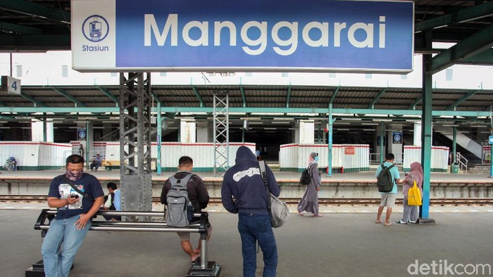 PT KCI mendata adanya penurunan jumlah penumpang KRL. Hal itu terjadi setelah adanya imbauan untuk mengurangi aktivitas di luar ruangan serta kerja dari rumah.