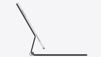 Alhasil memungkinkan pengguna memposisikan iPad sampai ke sudut 130 derajat atau membuatnya seolah melayang. Foto: Apple