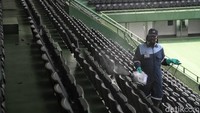 Selain untuk sterilisasi, disinfeksi corona juga untuk memelihara kebersihan venue olahraga.