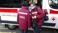 Seperti diketahui, Italia menjadi salah satu negara di luar China yang memiliki kasus virus corona cukup tinggi. Kasus virus Corona di Italia diketahui telah melampaui 20 ribu kasus. Seluruh anggota tim dan awak pesawat pun telah diperiksa secara medis sebelum berangkat ke Italia.