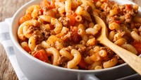 Makaroni yang kenyal gurih dipadukan dengan saus daging rasanya makin mantap. Apalagi ditambah bumbu rempah dan saus tomat yang segar. Resep lengkapnya bisa kamu lihat di sini! Foto: iStock