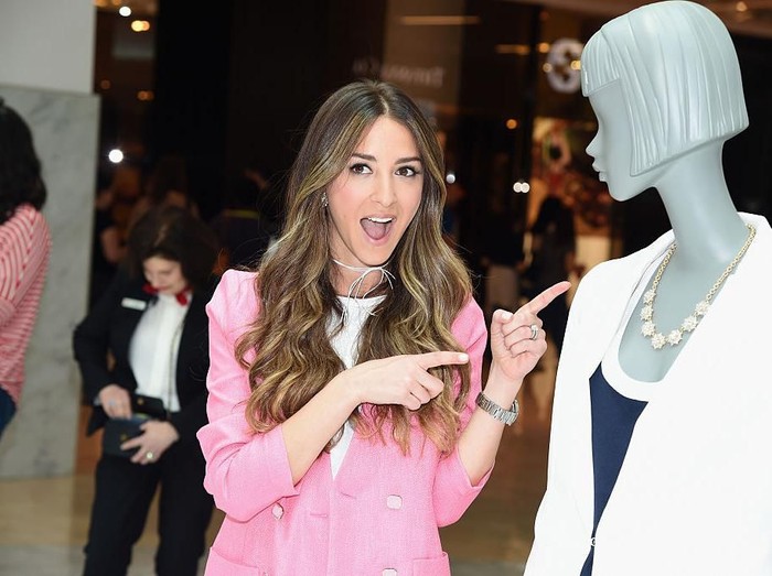 Arielle Charnas PARAMUS, NJ - MAY 14: Blogger Arielle Charnas attends the Westfield x Who What Wear Presents: Boss Notes at Westfield Garden State Plaza Mall on May 14, 2016 in Paramus, New Jersey. (Photo by Dave Kotinsky/Getty Images for Westfield)