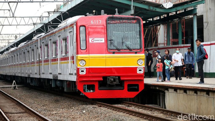 Pembatasan Dicabut Jam Operasional Krl Kembali Normal Sore Ini