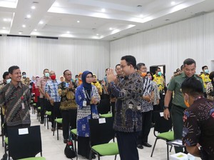 Anies Kumpulkan Wali Kota-Camat Bahas COVID-19 di Jakarta