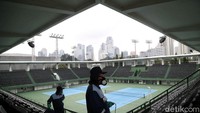 Begini suasana Tennis Indoor Senayan, Jakarta, saat dilakukan operasi disinfeksi corona.