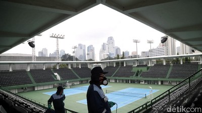 Disinfeksi Corona Sasar Tennis Indoor Senayan