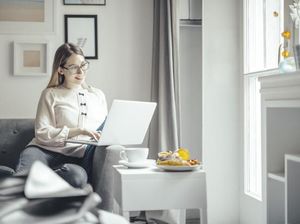 Tips Tahan Godaan Belanja Online Saat Kerja di Rumah