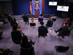 Imbas Pandemi Corona, Ini Foto Social Distancing di Dunia