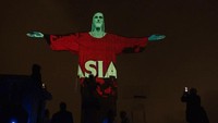 Sinar lampu yang menyorot ke Patung Christ the Reedemer tak hanya menampilkan berbagai negara, tetapi juga benua-benua yang turut terdampak penyebaran COVID-19. Salah satunya benua Asia yang menjadi lokasi awal terjadinya penyebaran virus Corona.