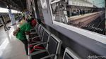 Begini Penerapan Social Distancing di Stasiun Senen